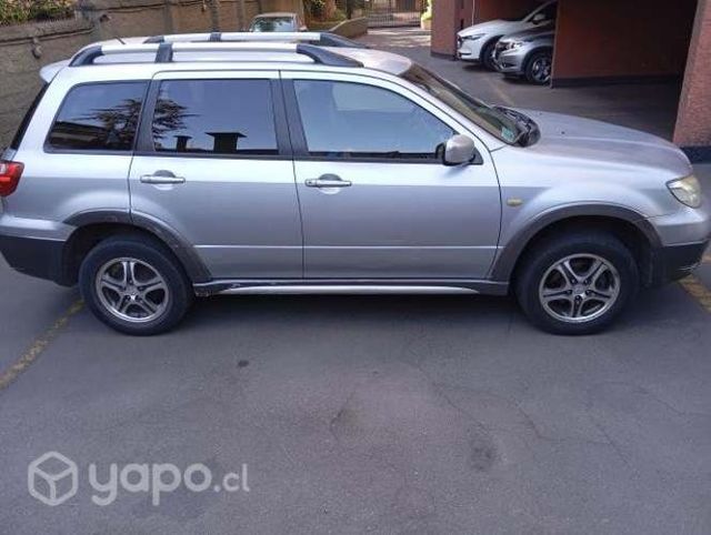 Mitsubishi outlander, perfecto estado, papeles día