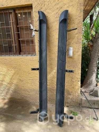 Pisaderas para Hilux 2022