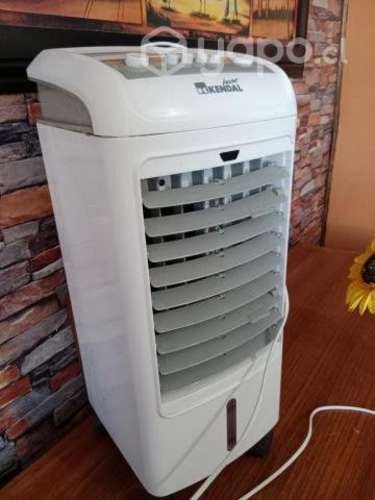 Enfriador d aire se le hecha agua para aire helado