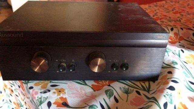 Russound SDB-2.1 Selector de fuente y altavoz de 2