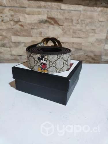 cinturón Gucci de Mickey mouse