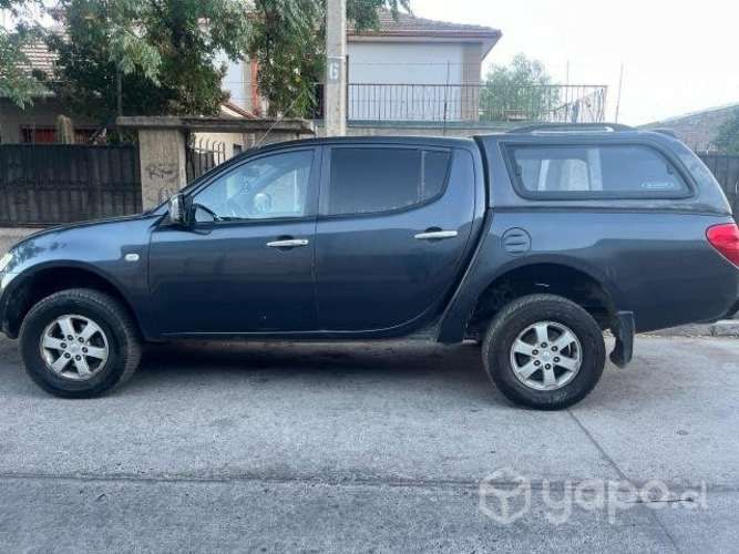 Mitsubishi l200 2012