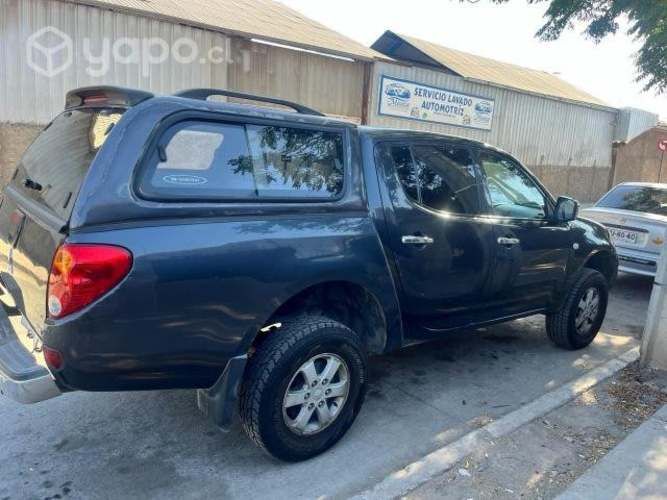 Mitsubishi l200 2012