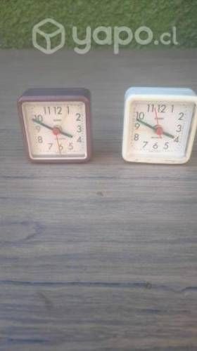 Reloj despertador con alarma