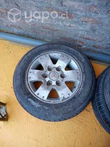 Mitsubishi montero llanta original con neumatico