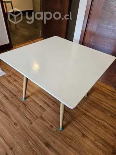 Mesa Pequena Lateral, estilo Nordico