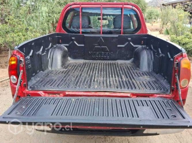 Mitsubishi l200 2015