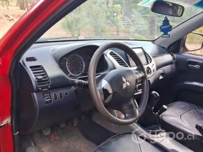 Mitsubishi l200 2015