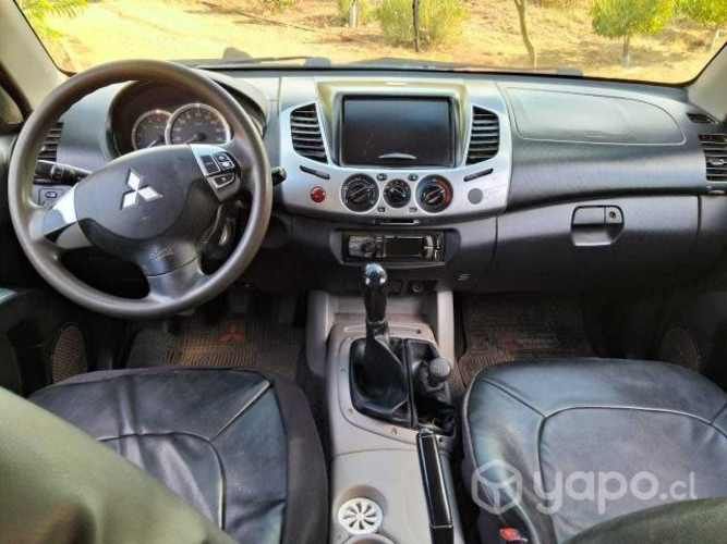 Mitsubishi l200 2015
