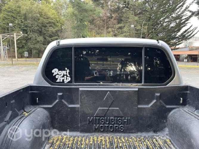 Mitsubishi L200 dakar 2012 automatica