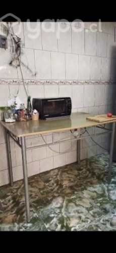 Vendo mesa metálica Impecable