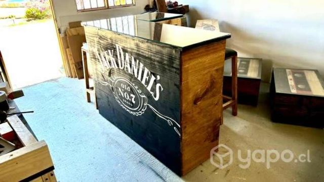 Bar L, 150 cms. Frente x 100 cms. Costado