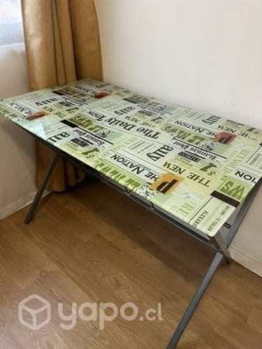 Escritorio de vidrio grueso