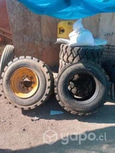 Se vende neumaticos para mini cargador