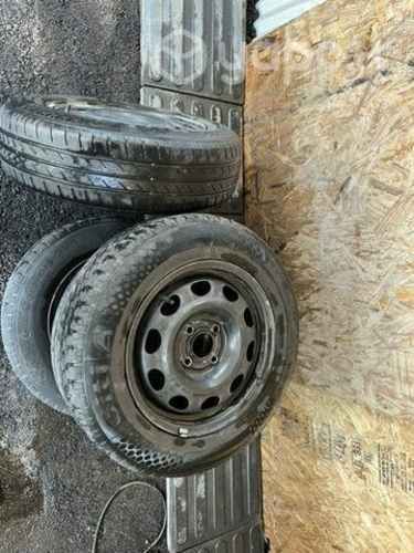 Ruedas con neumáticos