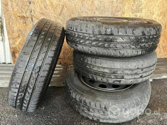 Ruedas con neumáticos