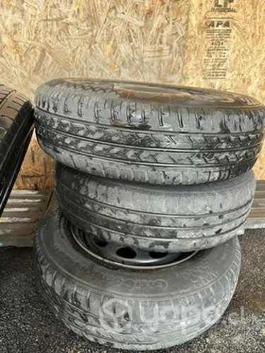 Ruedas con neumáticos