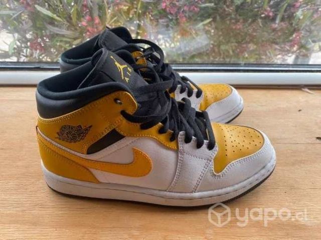 Zapatilla Jordan Air 1 Mid 'University Gold' 8,5
