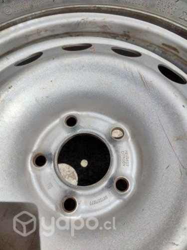 Neumatico y llanta peugeot r15