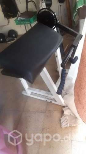 Maquina de biceps y triceps