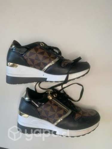 Zapatilla mujer Talla 37. Marca Weide