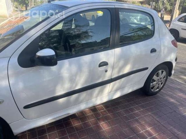 Se vende auto PEUGEOT 206