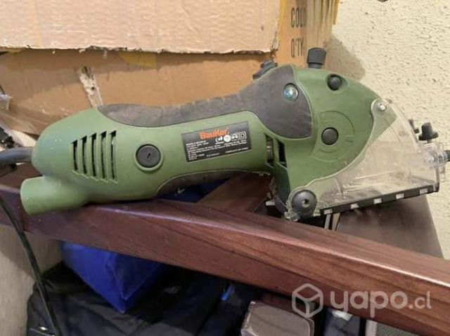 Mini sierra circular Bauker casi nueva