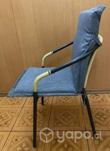 Silla metálica con respaldo