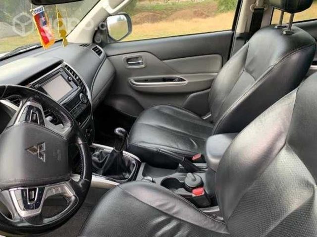 Se vende camioneta Mitsubishi