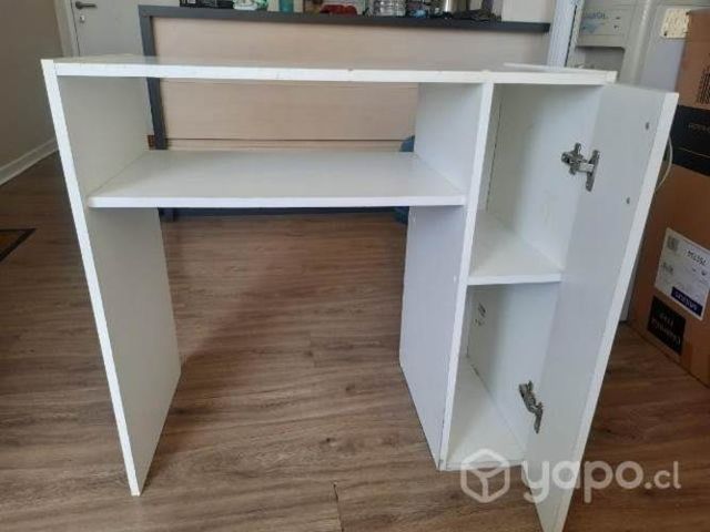 Mesa de manicura, usada en buen estado