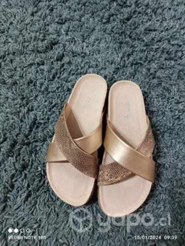 Sandalias y zapatillas