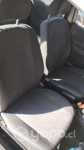 Vendo Corsa full con a/c al día y trasferible sin