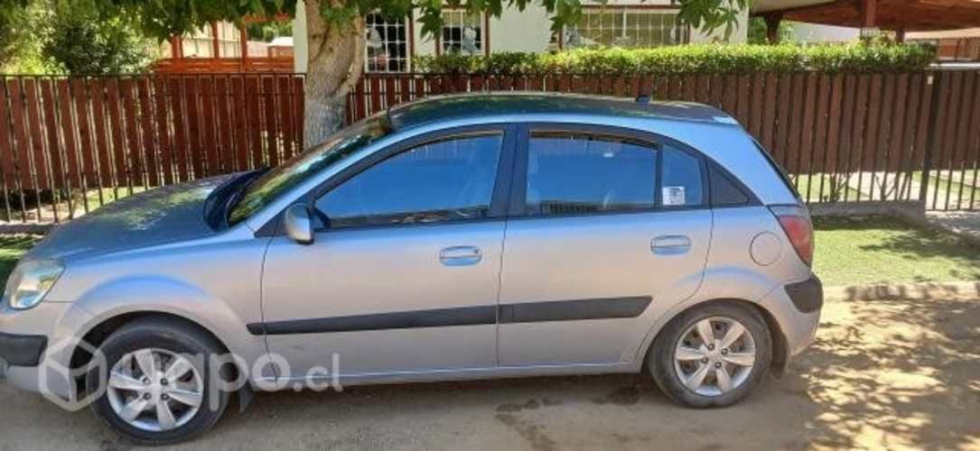 Vendo kia rio 5 hatchback 2009