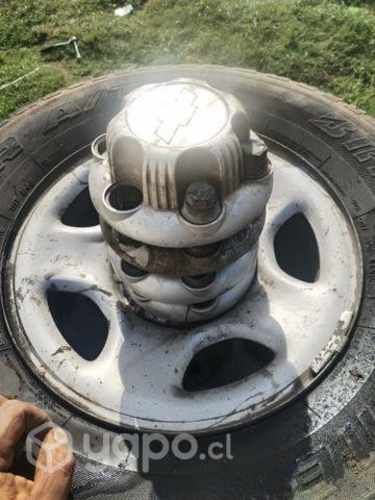 Llanta con neumáticos 16