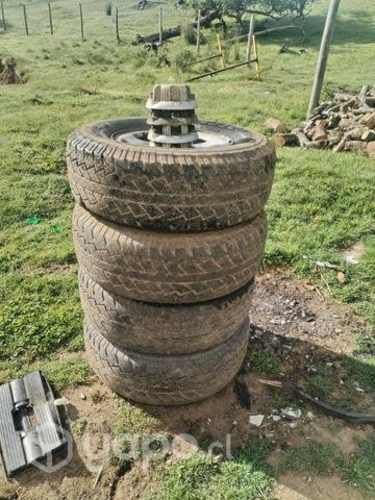 Llanta con neumáticos 16