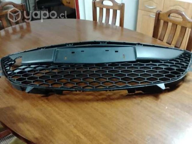 Rejilla del parachoque Mazda 2