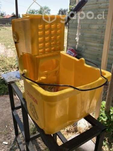 Estrujador de mopa nuevo, incluye 4 ruedas