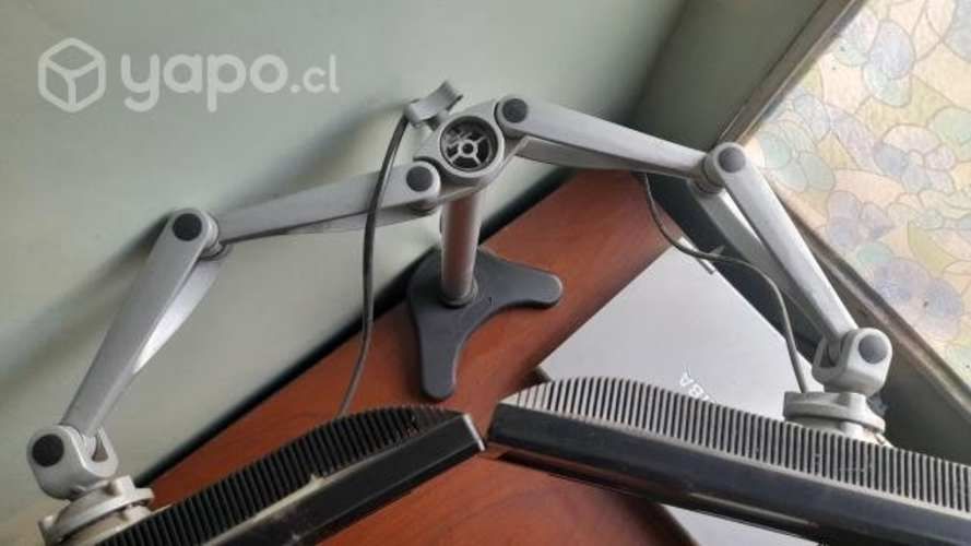 Soporte para dos monitores de hasta 19 pulgadas