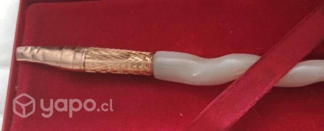 Pluma enchapada en oro