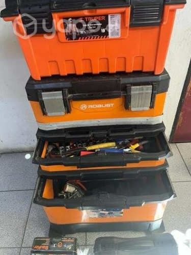 Herramientas con Cajas, más 2 GPS y2 taladros