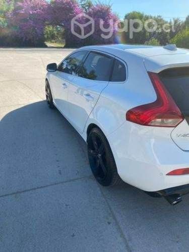 Volvo v40 R desing por viaje a toda prueba