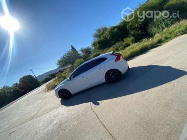 Volvo v40 R desing por viaje a toda prueba