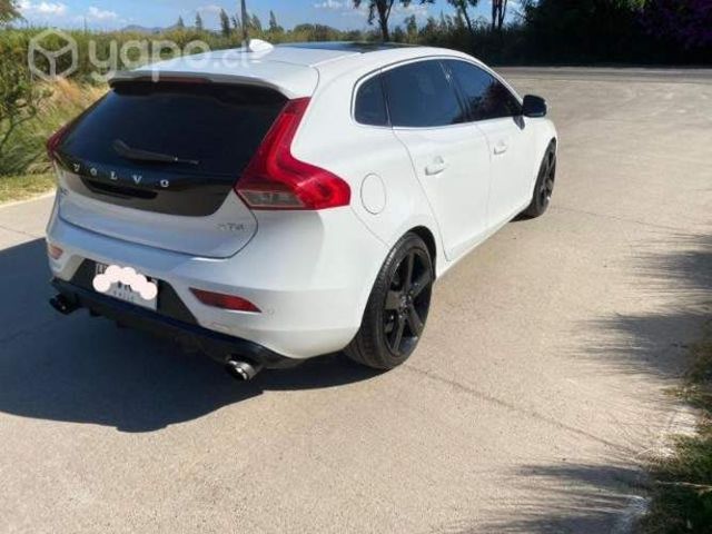 Volvo v40 R desing por viaje a toda prueba