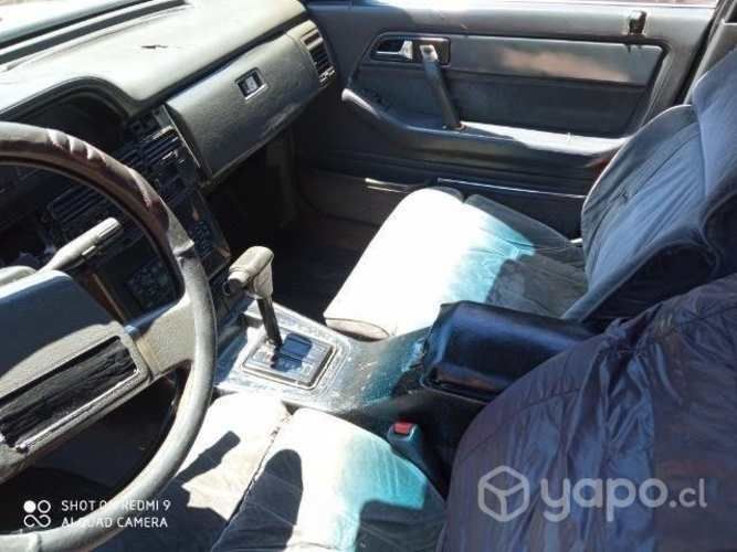 Auto Mazda modelo 929 año 88.clasico