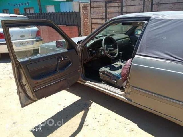 Auto Mazda modelo 929 año 88.clasico