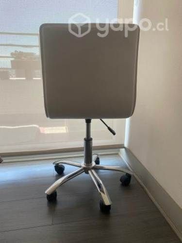 Silla blanca de escritorio
