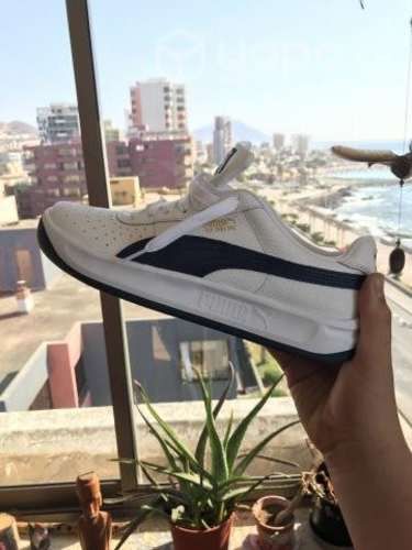 Par de zapatillas puma