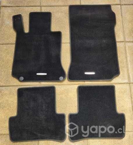 Alfombra de vehiculo mercedes benz