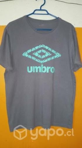 Polera Umbro talla M adulto