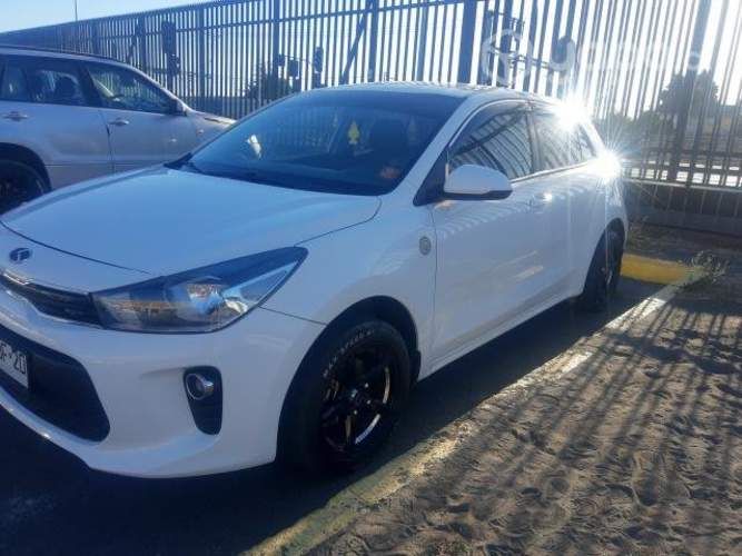 Kia río 5 HB año 2021